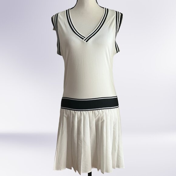 New Sleeveless VNeck Black White Sporty Tennis Dress by Halara Size M - Picture 2 of 11